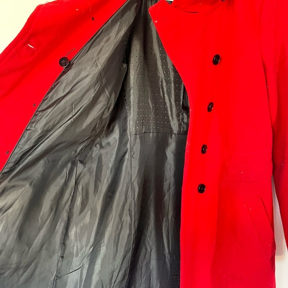 Woman Zara Bold Red Trench Coat. Perfect for cool/cold weather - Picture 8 of 14